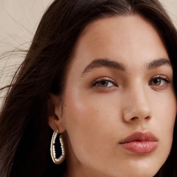 NWT BANANA REPUBLIC PEARL HOOP EARRINGS - Picture 4 of 5